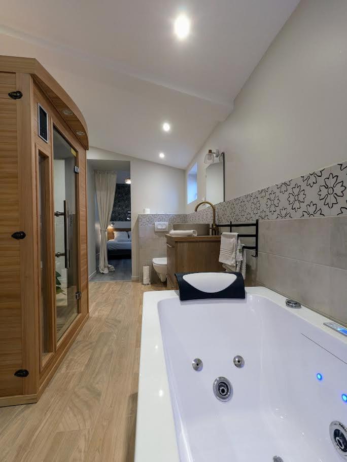Le Boheme, Sauna & Spa Riorges Luaran gambar