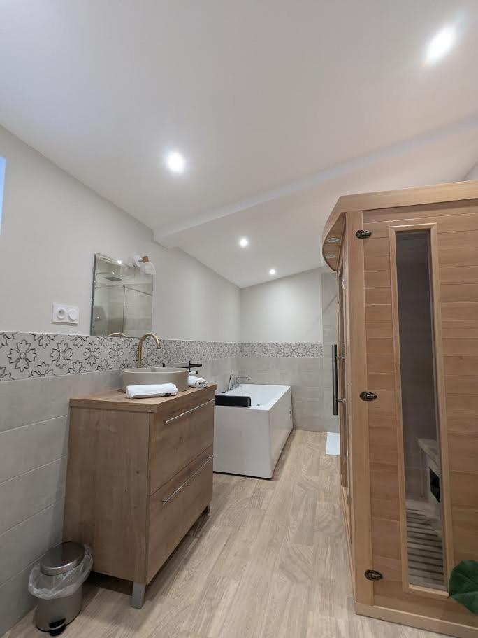 Le Boheme, Sauna & Spa Riorges Luaran gambar